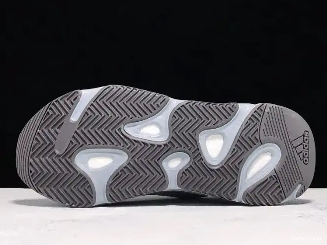 Blue FV8424 Adidas 700 Hospital Boost Yeezy v2 0611